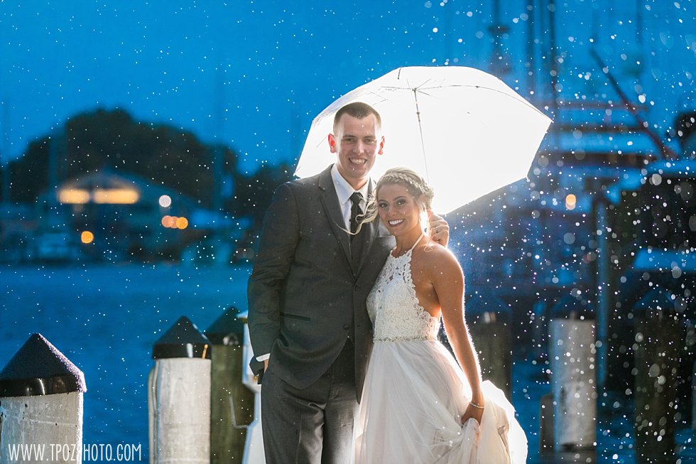 Rainy Annapolis waterfront hotel wedding || tPoz Photography || www.tpozphoto.com